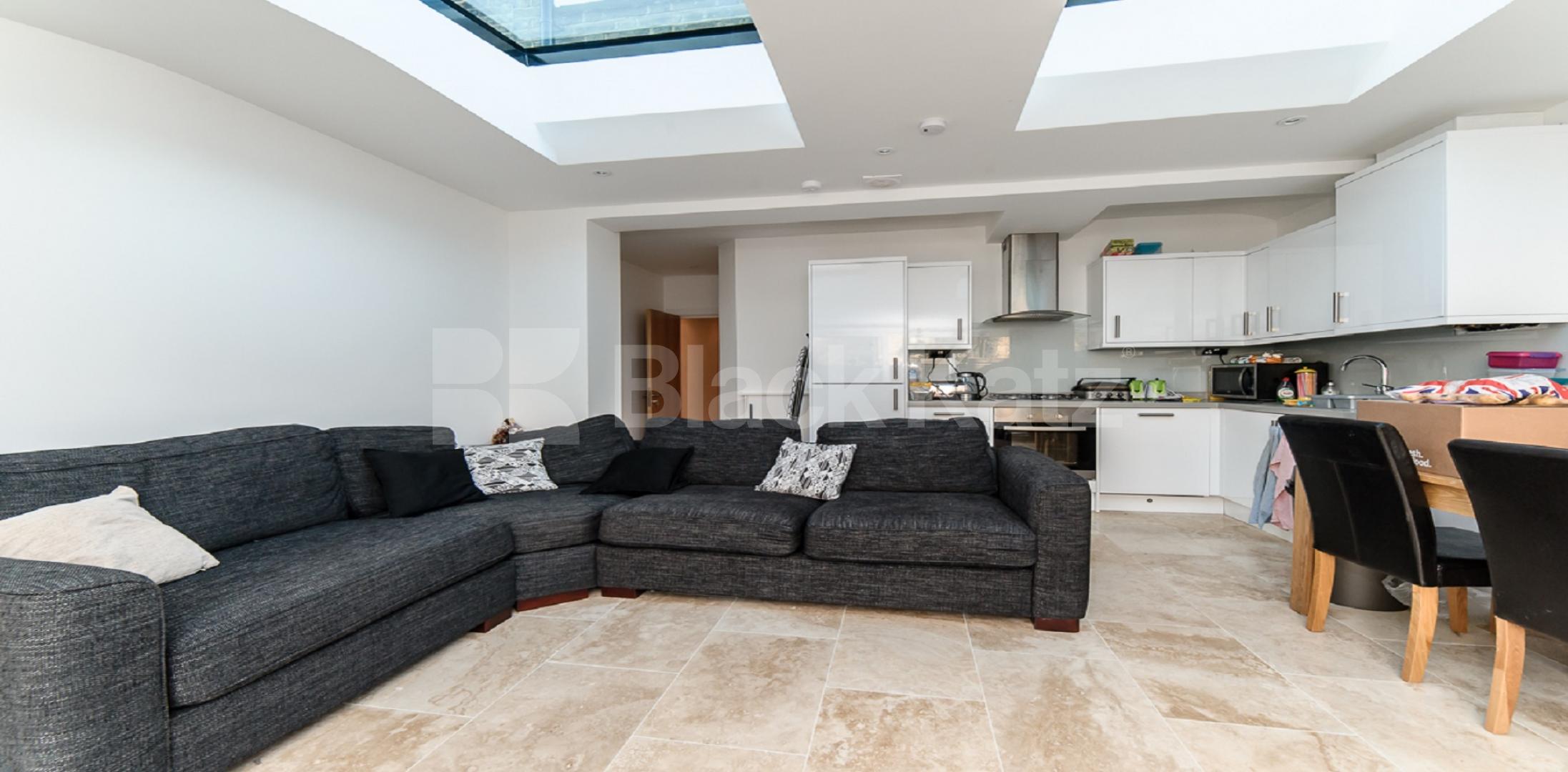 			LET , 3 Bedroom, 2 bath, 1 reception Apartment			 Pretoria Road, Streatham 